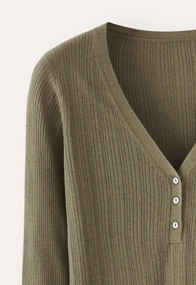 Ribbed v-neck sweater, Moss taupe, completeTheLook