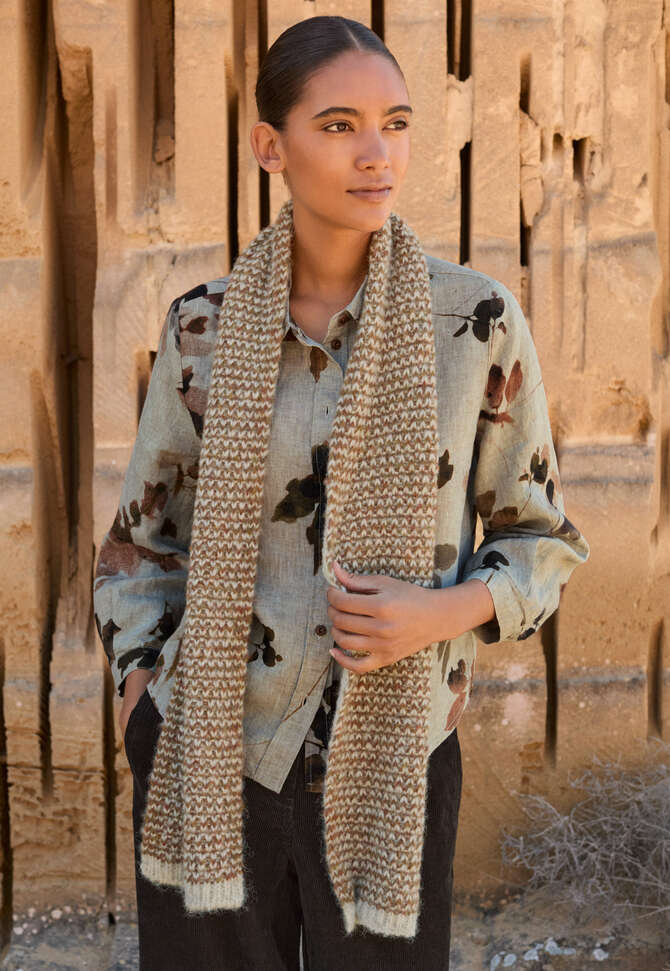 Stitch-detail scarf, Rust grey, completeTheLook