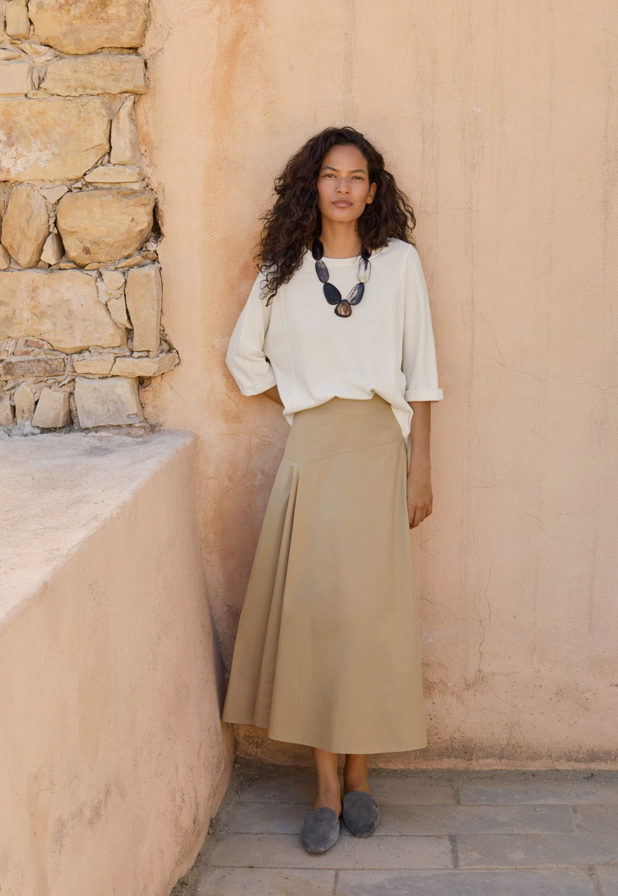 Barrel-leg trousers