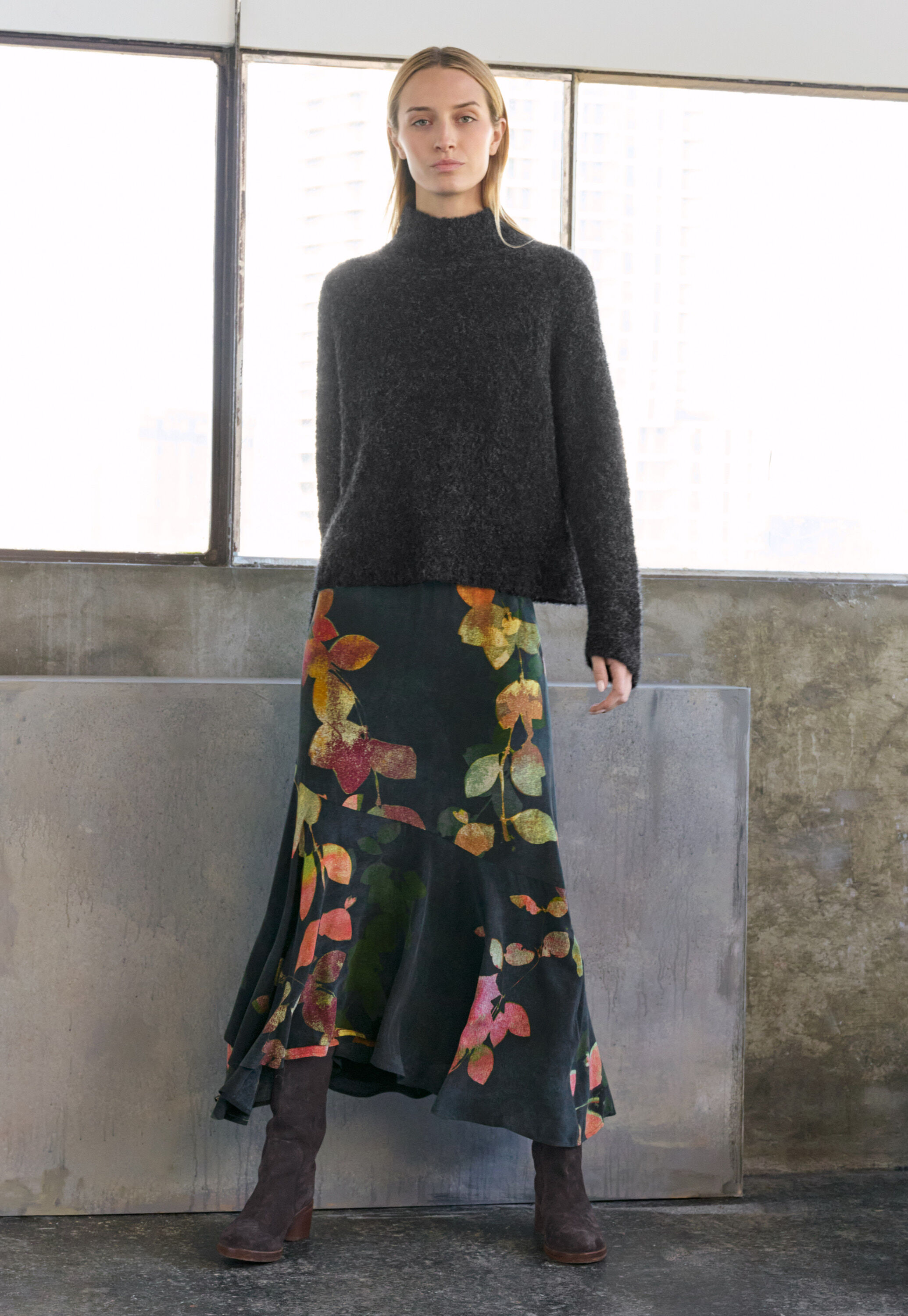 Asymmetric fluted hem skirt, Charcoal plum, large