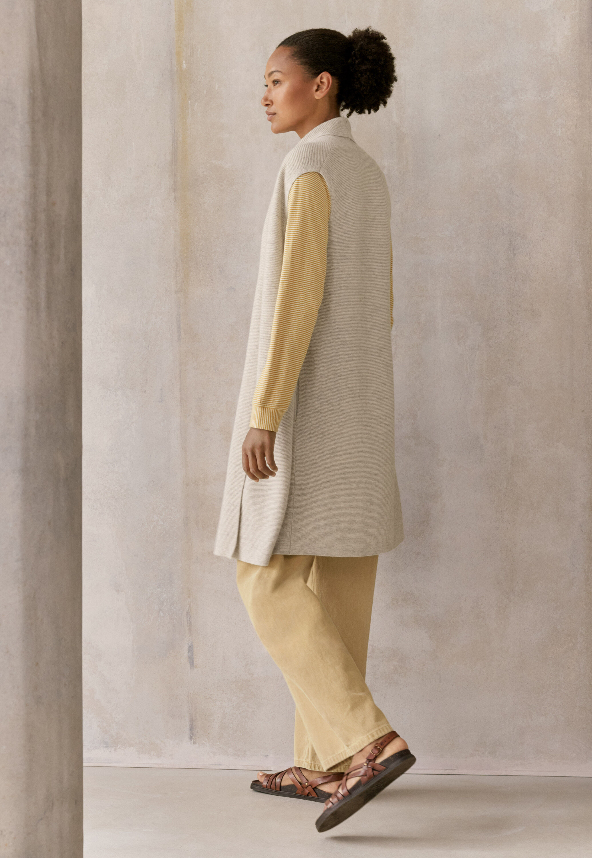 Barrel-leg trousers