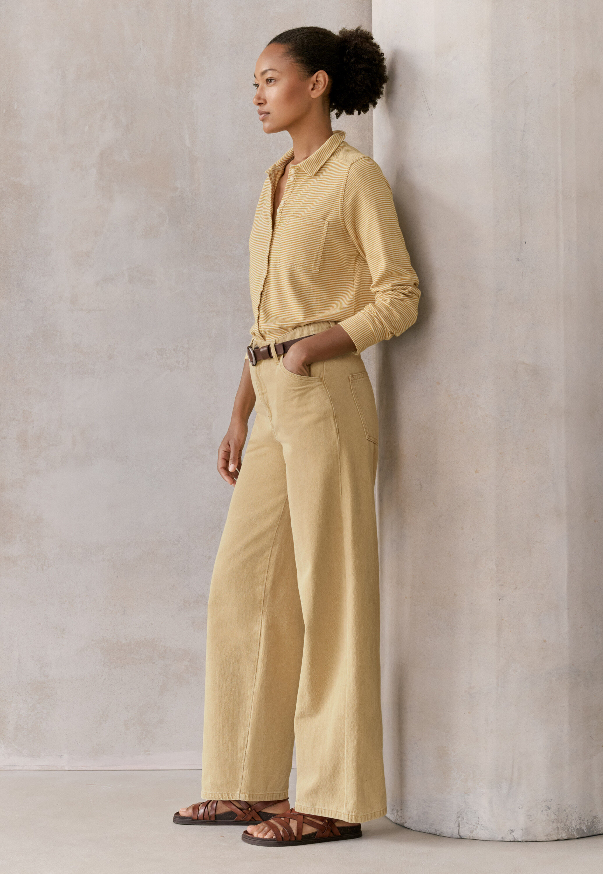Barrel-leg trousers