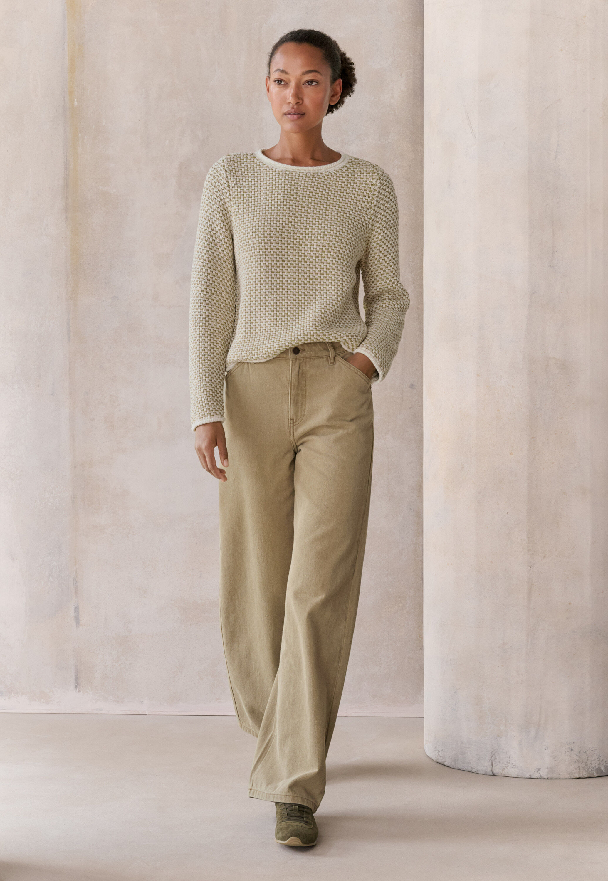 Barrel-leg trousers