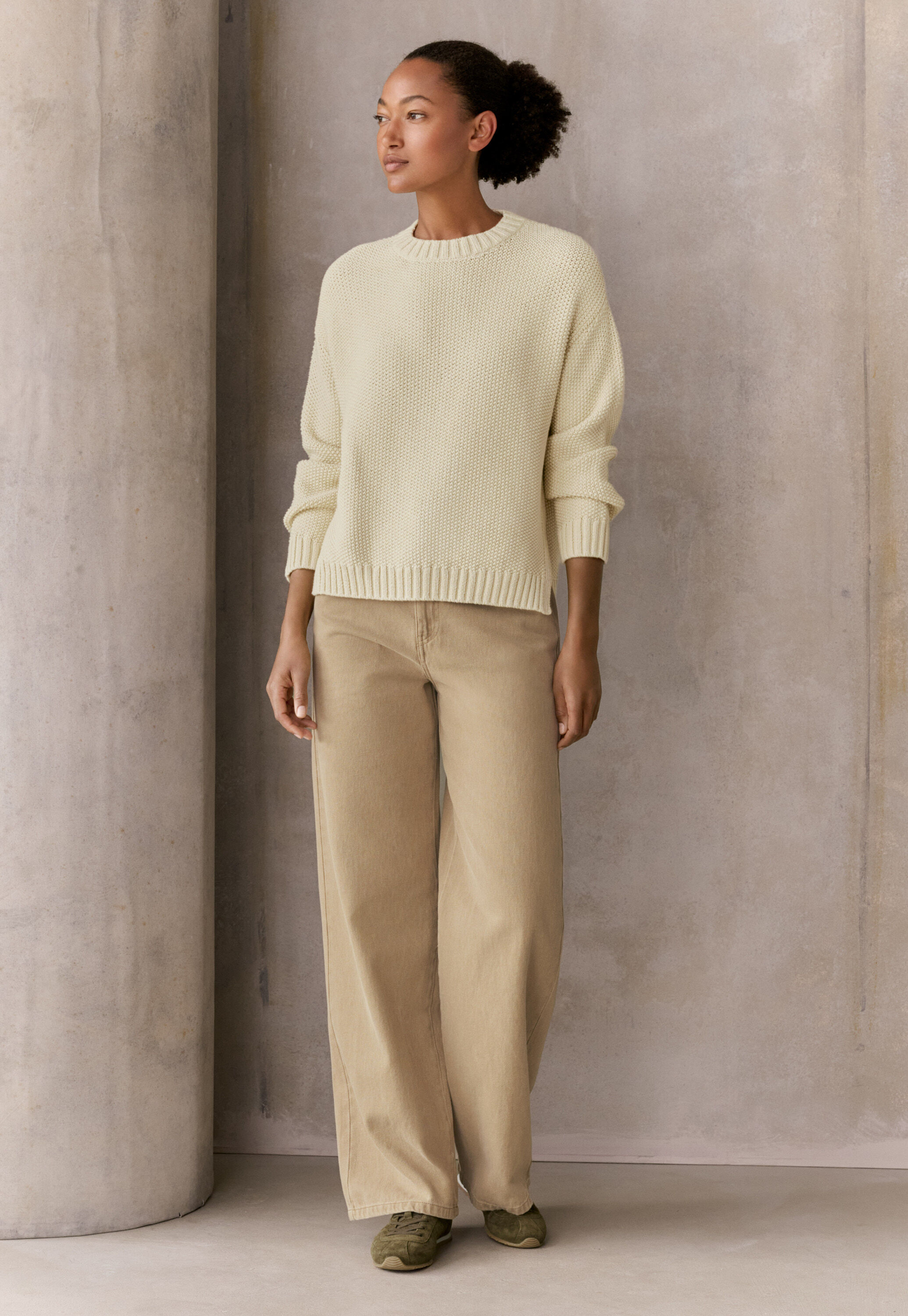 Barrel-leg trousers