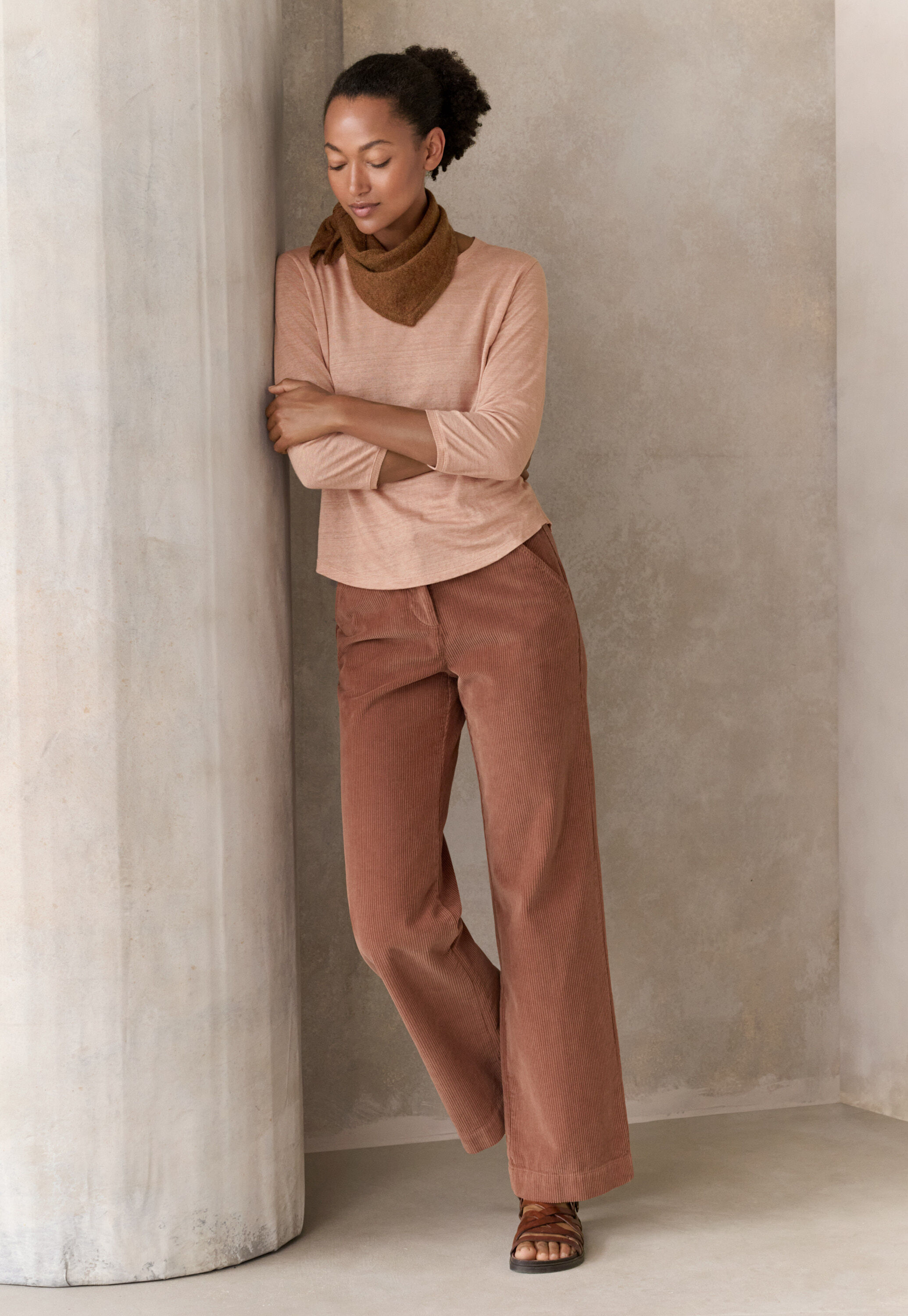 Barrel-leg trousers