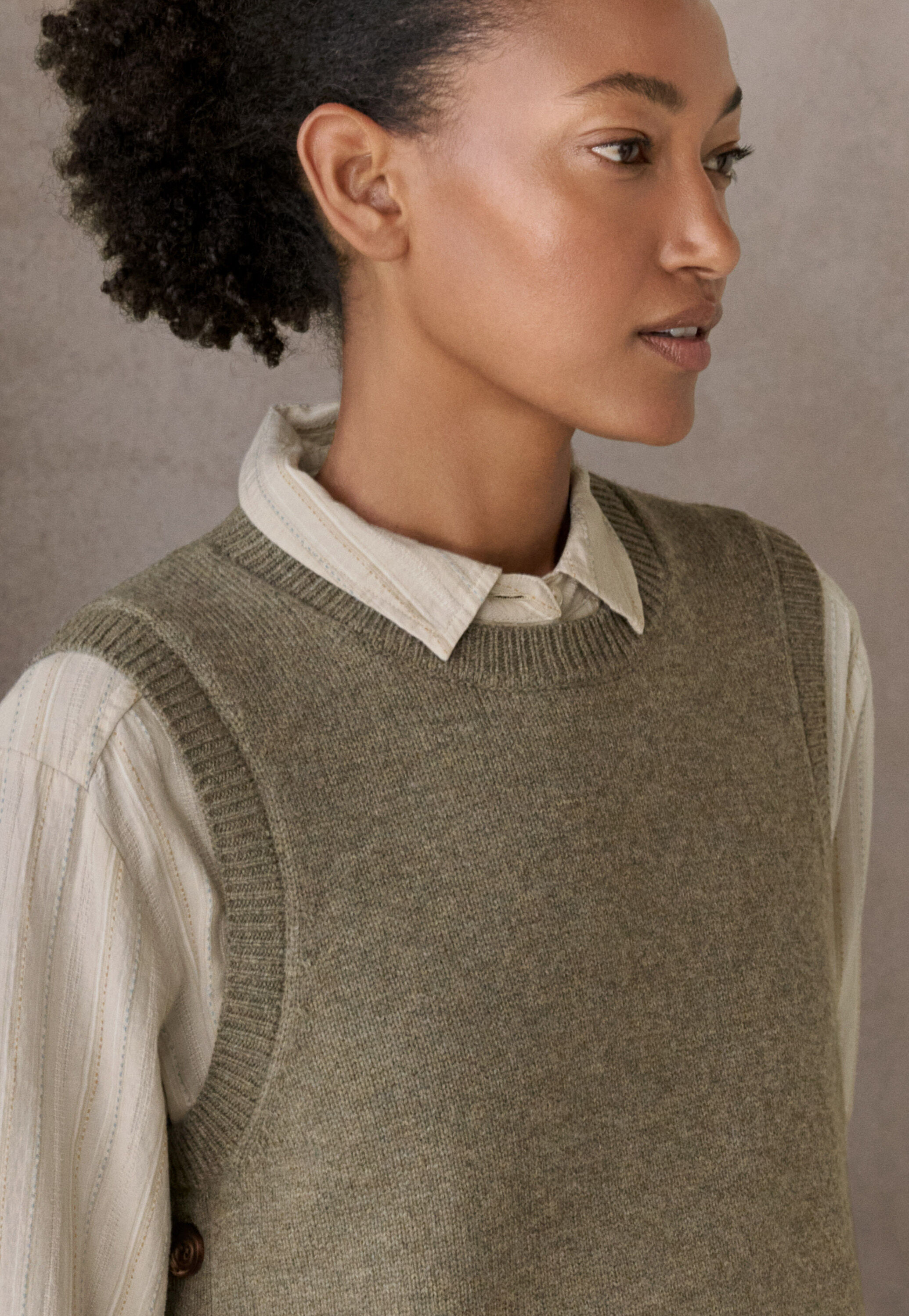 Sleeveless sweater, Khaki, large