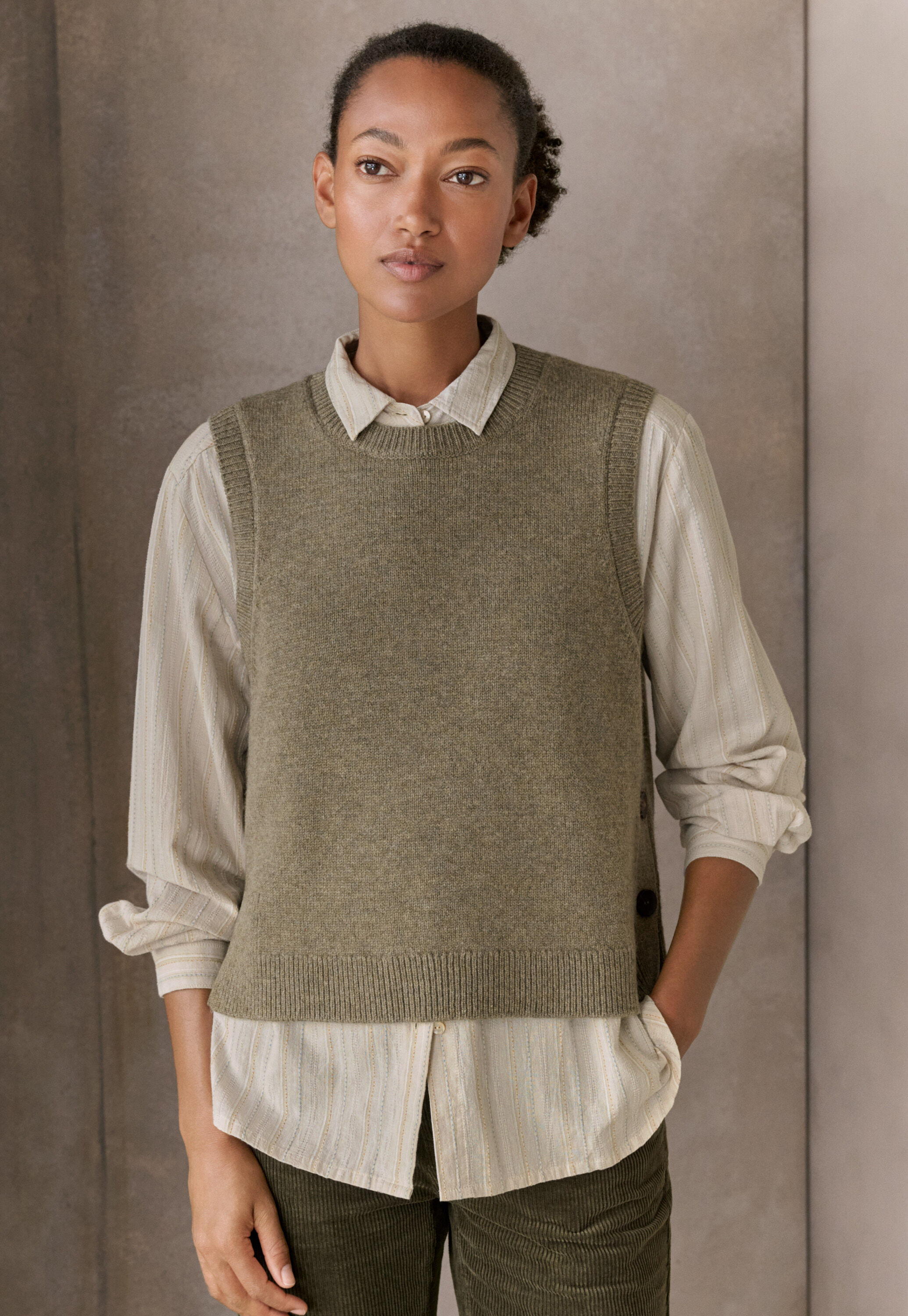 Sleeveless sweater, Khaki, large