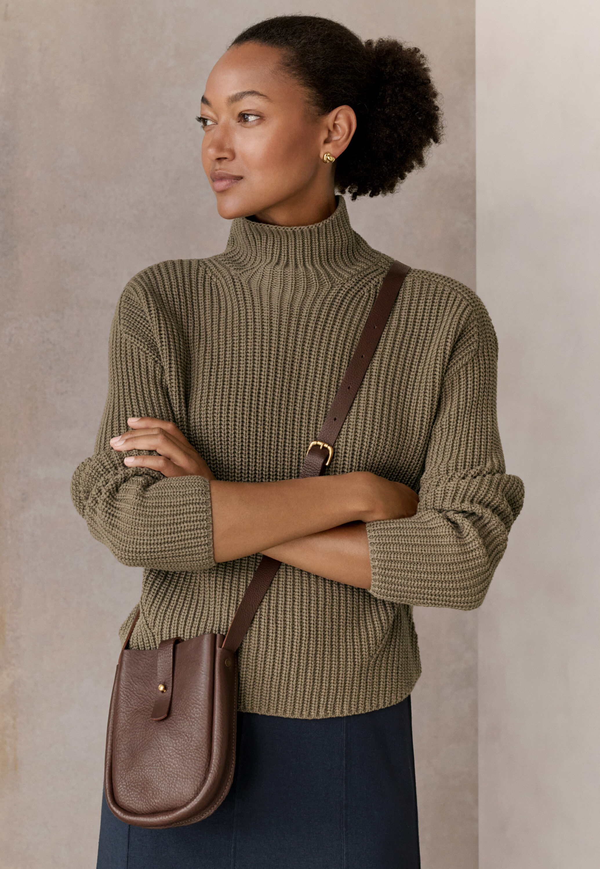 Barrel-leg trousers