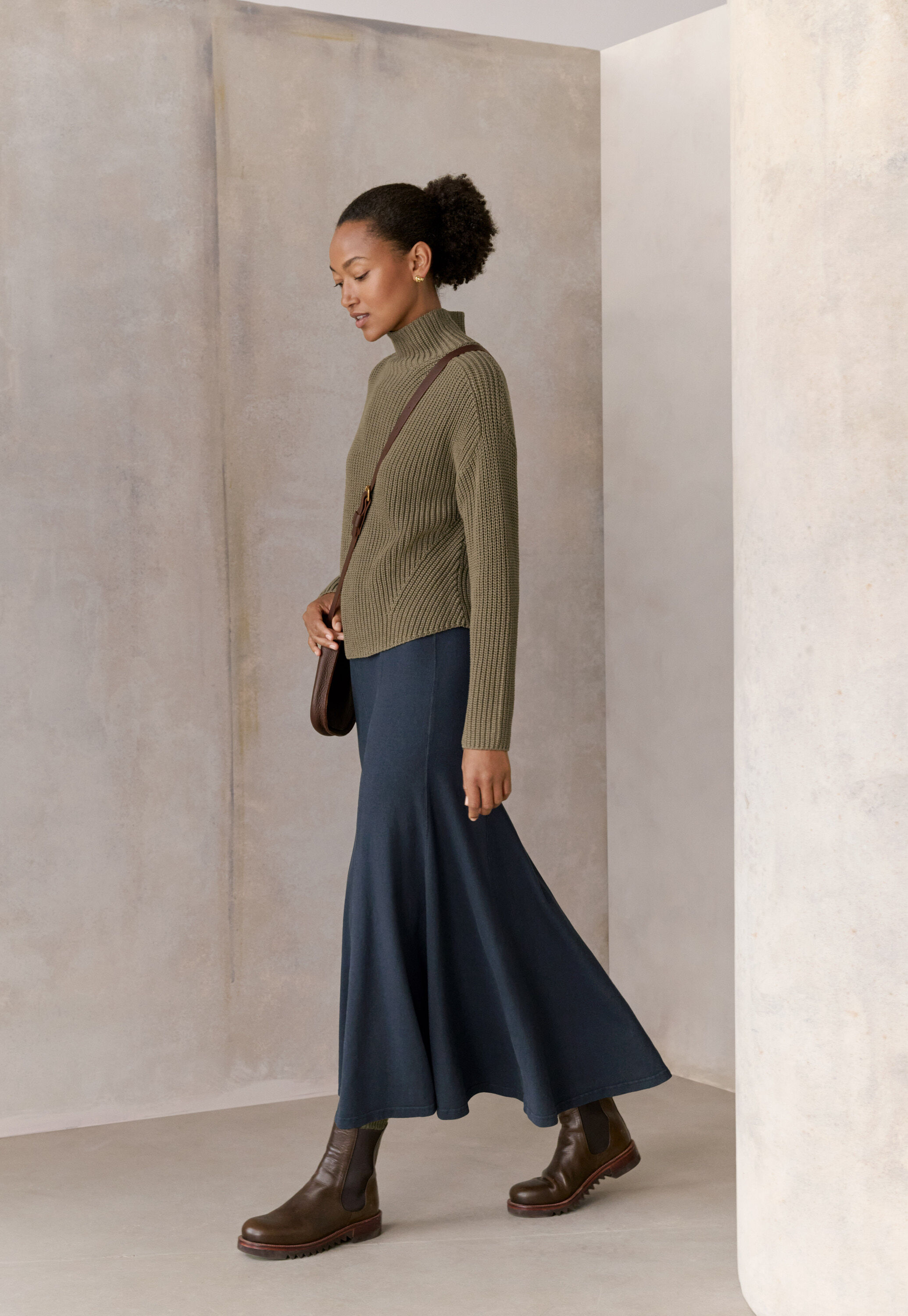 Barrel-leg trousers