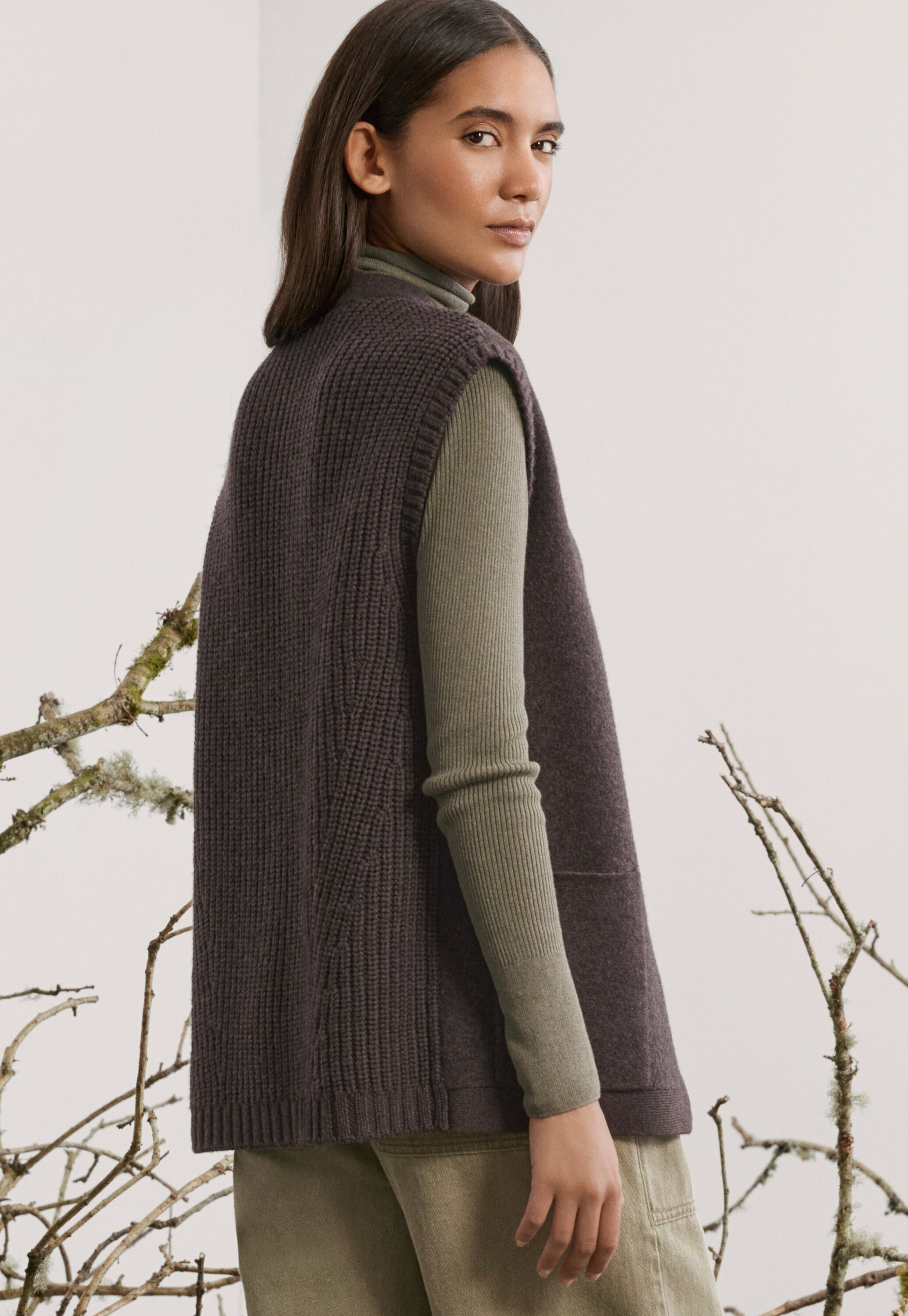 Knitted gilet, Dark brown, large
