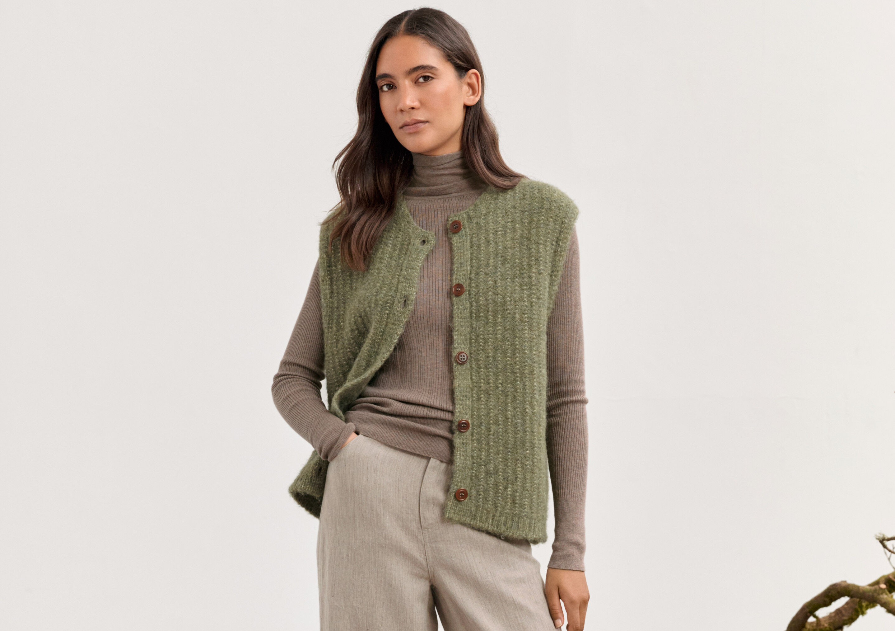 Sleeveless cardigan