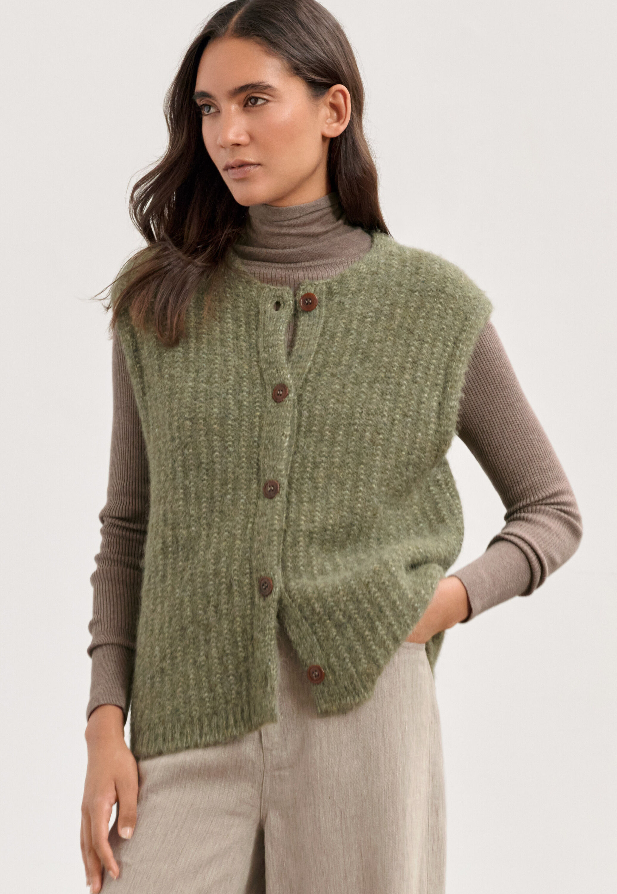 Sleeveless cardigan