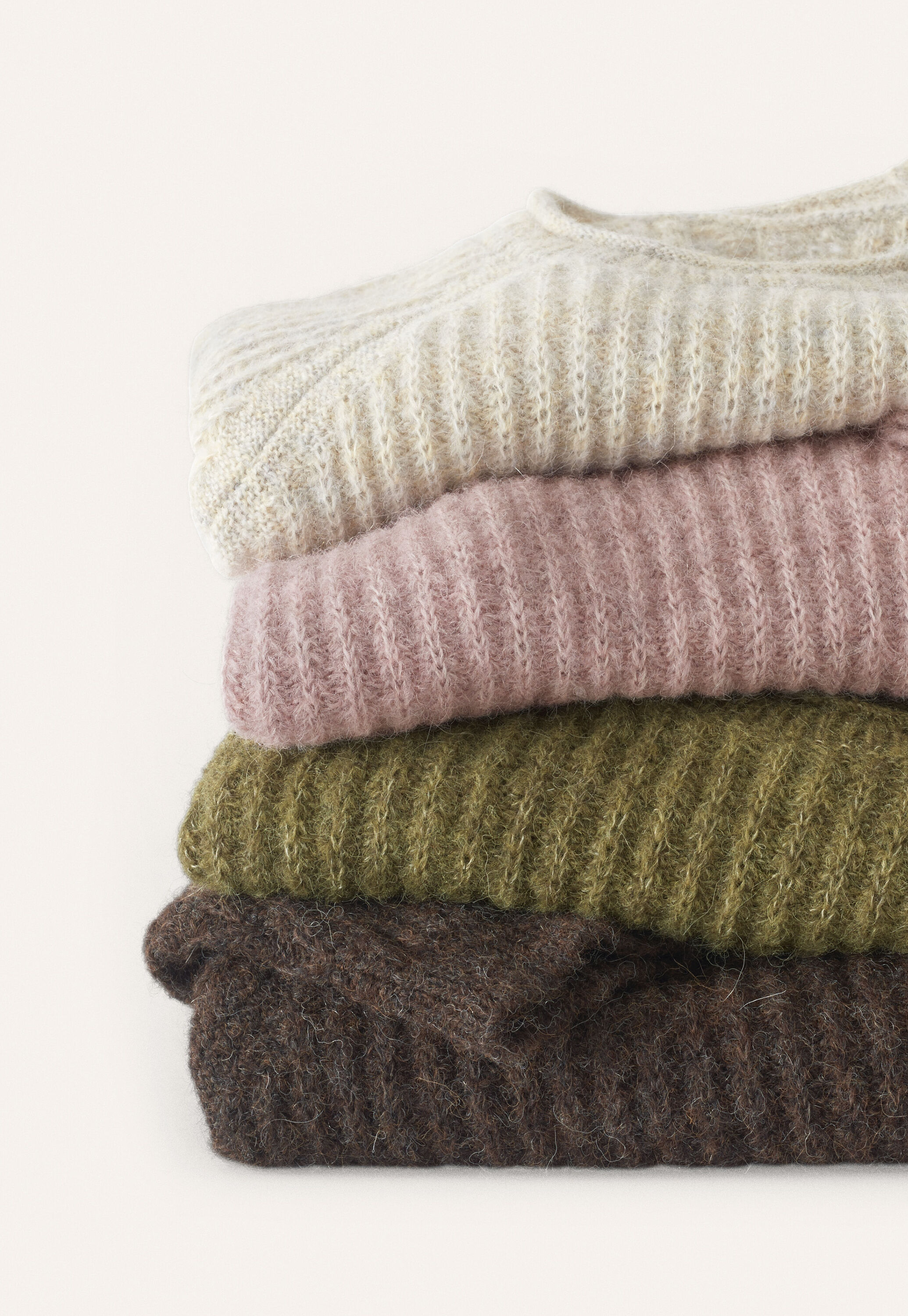 Round-neck ribbed sweater