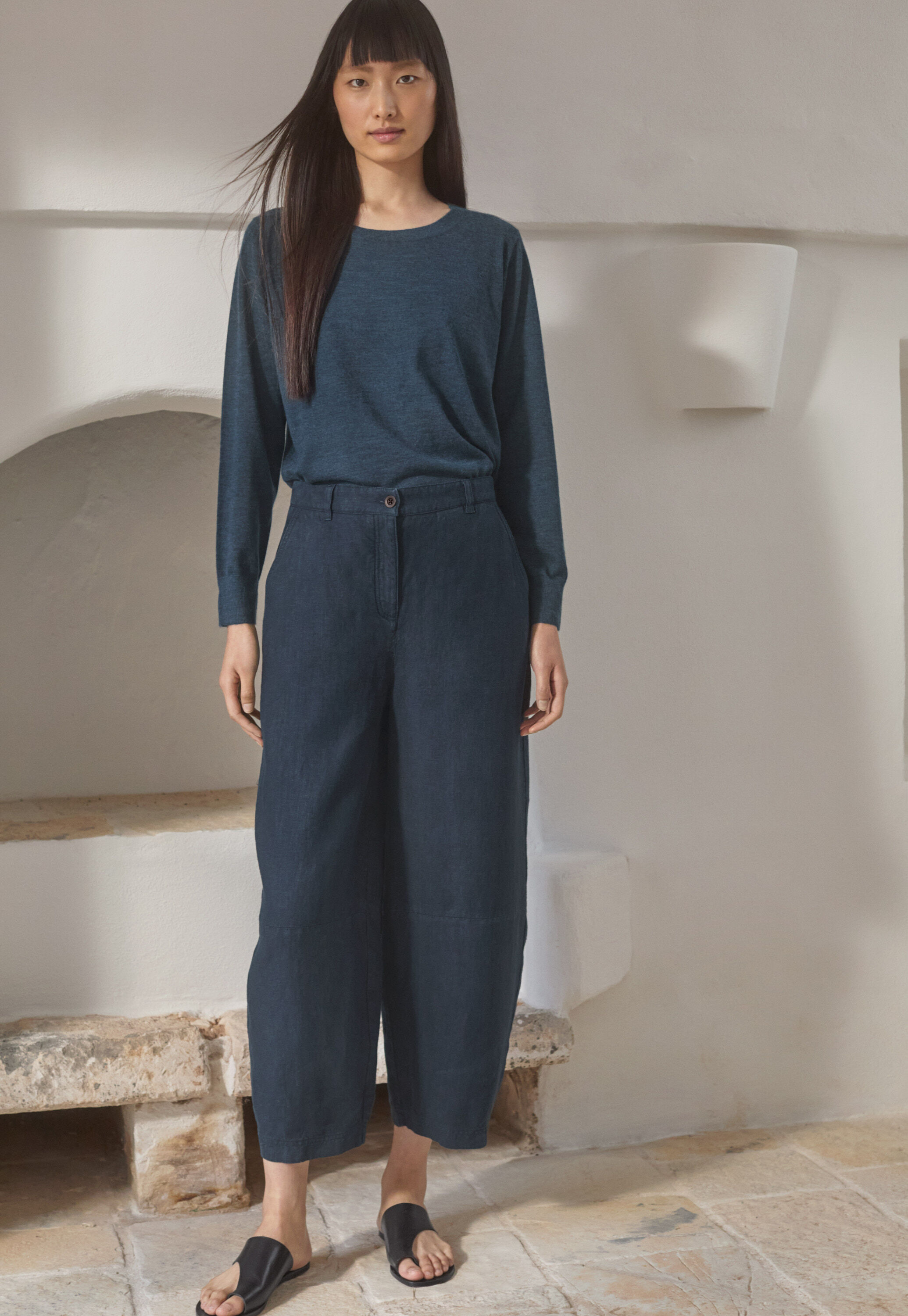 Barrel-leg trousers