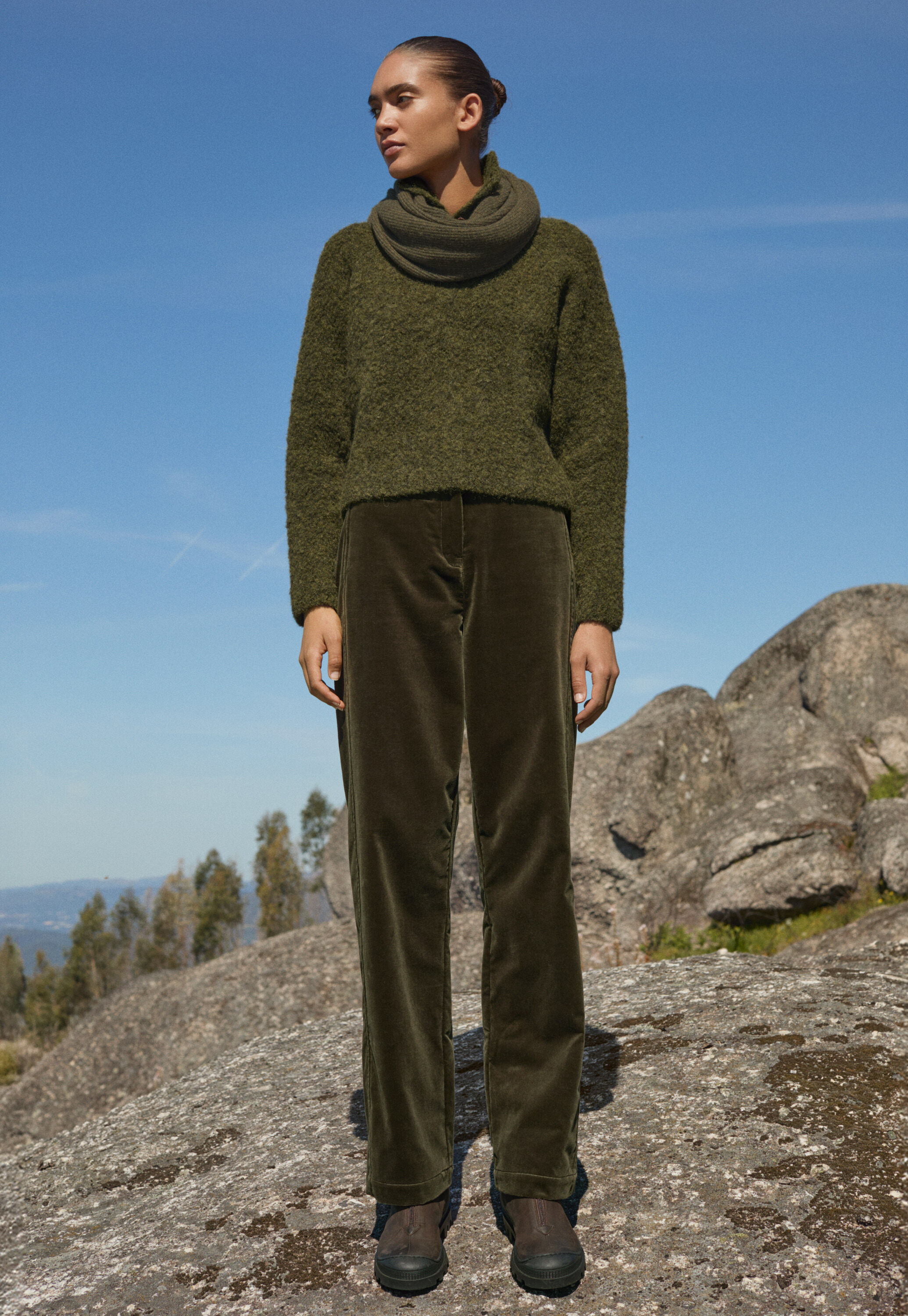 Straight-leg trousers