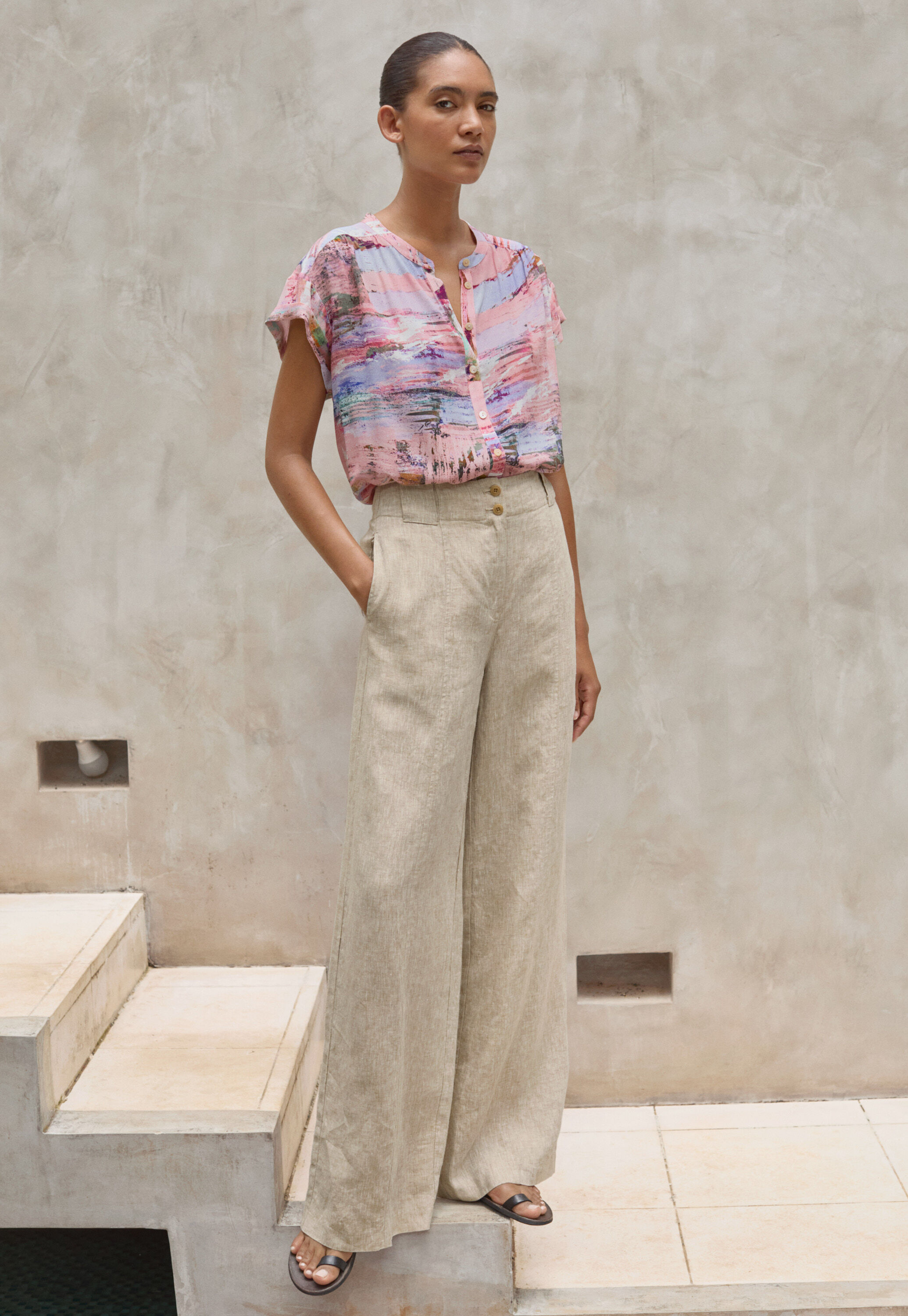 Front-seam trousers