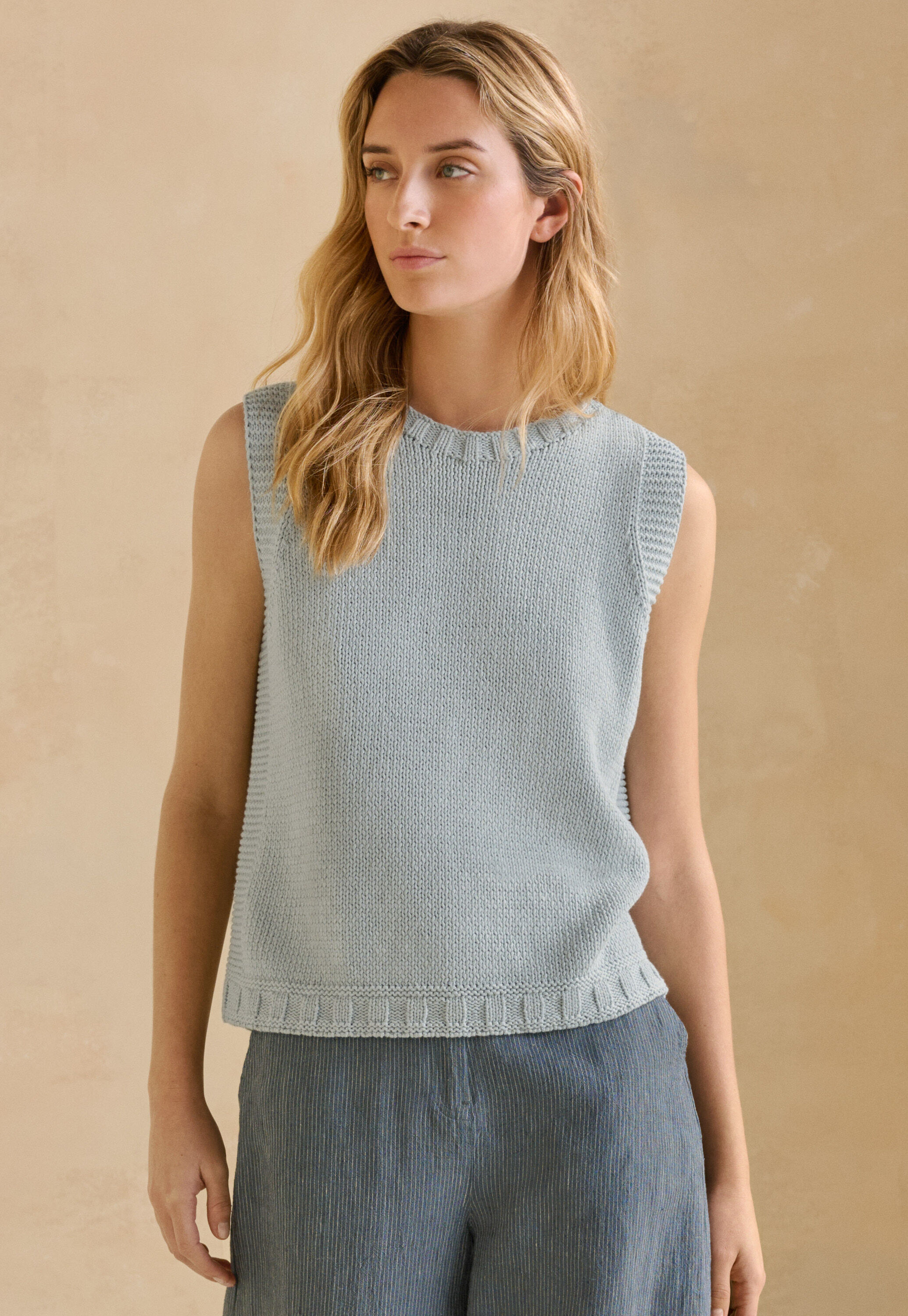Sleeveless sweater