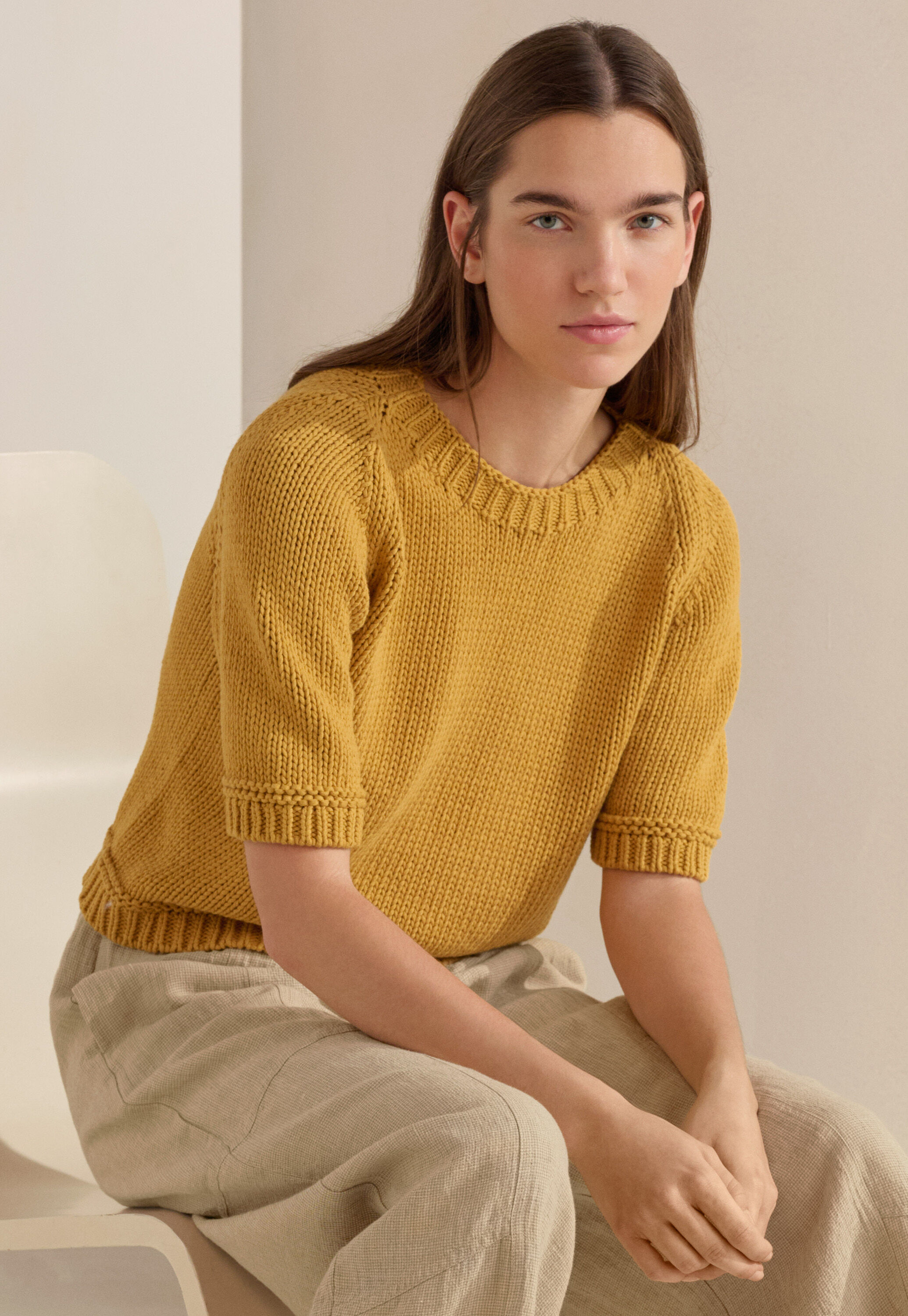 Short-sleeve sweater